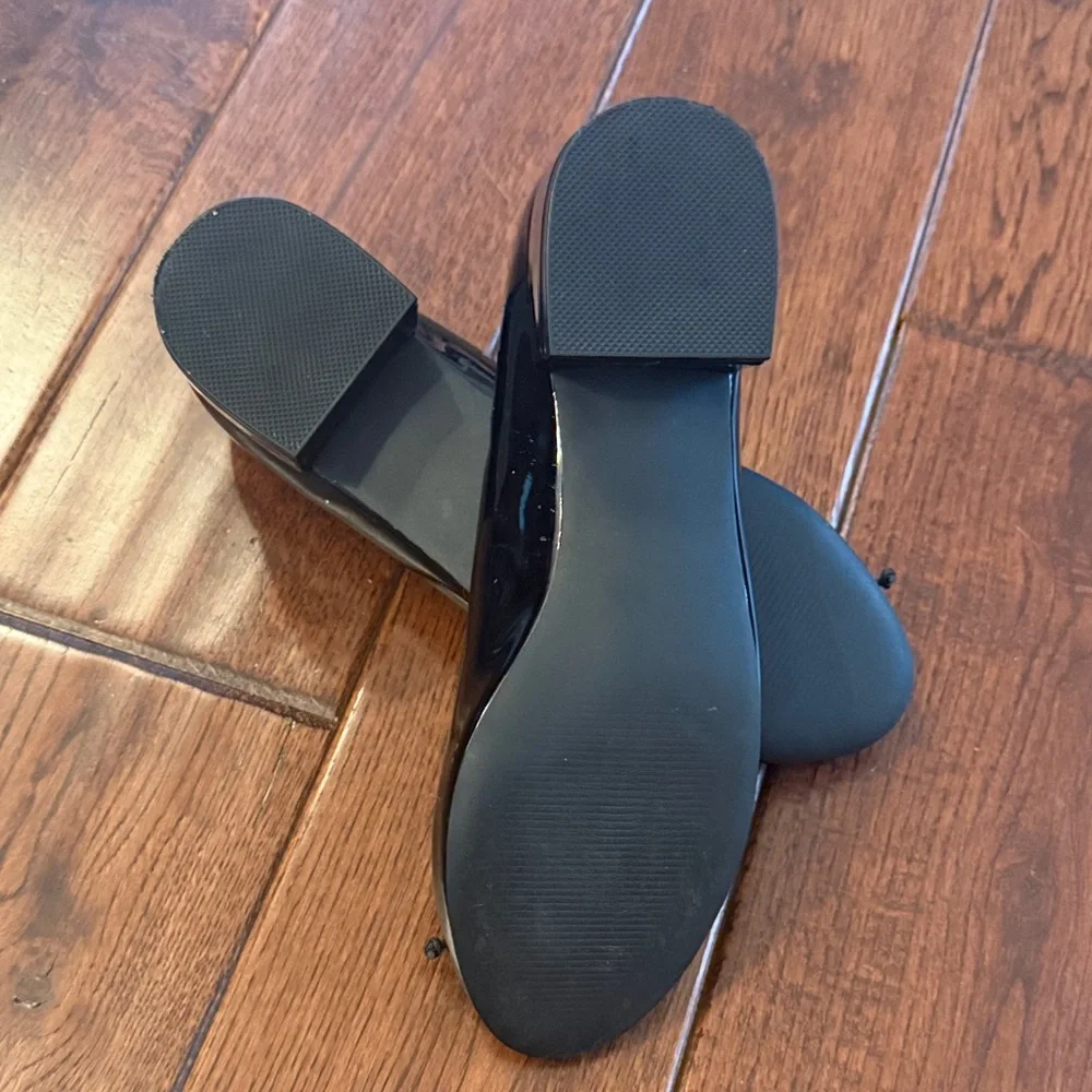 Steve Madden Glossy Black Flats with Bow - Picture 2 of 2